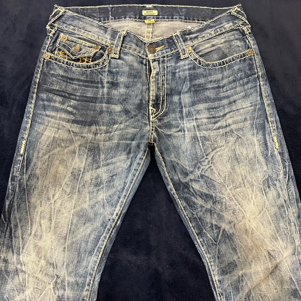 True Religion Ricky Super T Jeans with the leather patch. In excellent shape - Picture 4 of 4